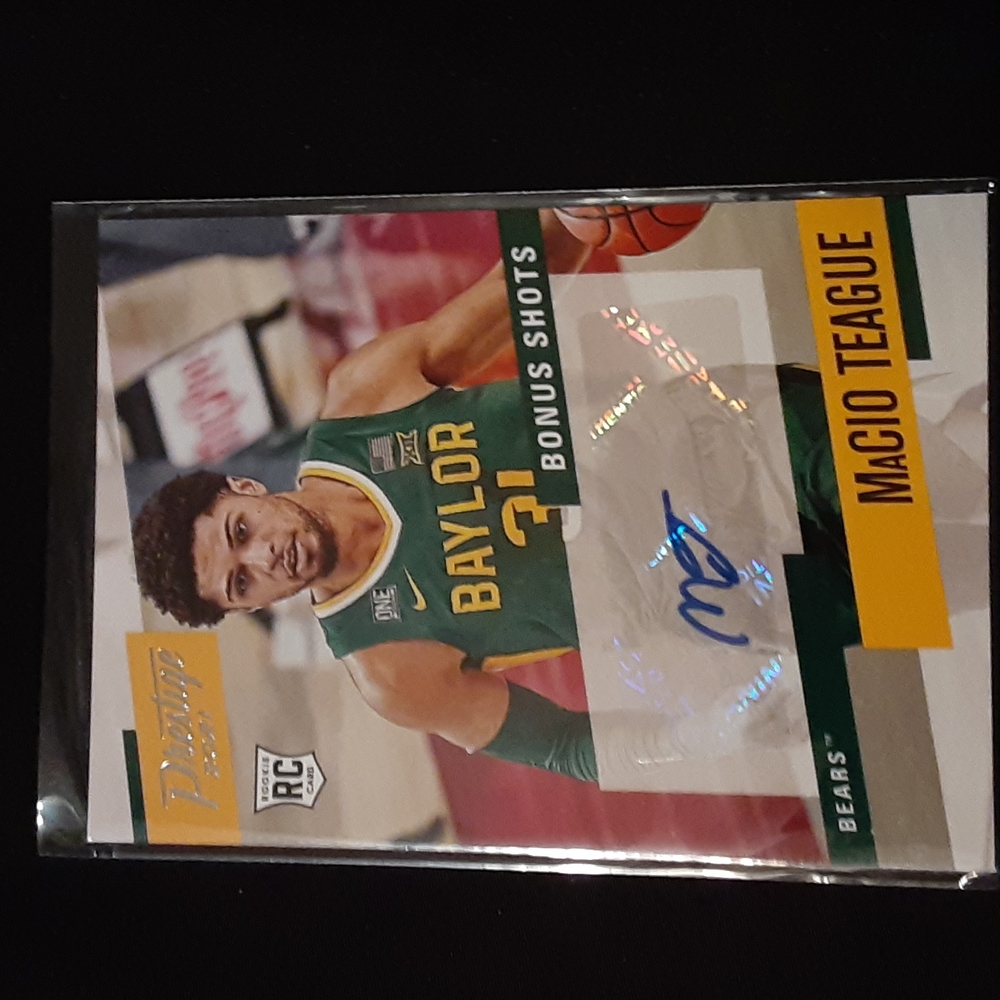MaCio Teague rookie autographed card